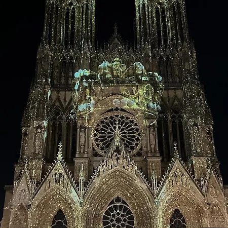 Au Grand 6 De Cathedrale